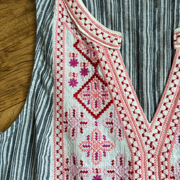 Embroidered Flowy Tank Top S - Picture 3 of 5